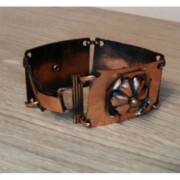 Artisan rustic style flower coppery metal links bracelet statement handmade. - Picture 2 of 3